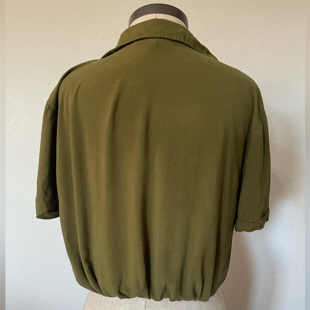 Forever 21 Olive Green Twist Front Crop Blouse | M | Collared Short Sleeve - Picture 4 of 10